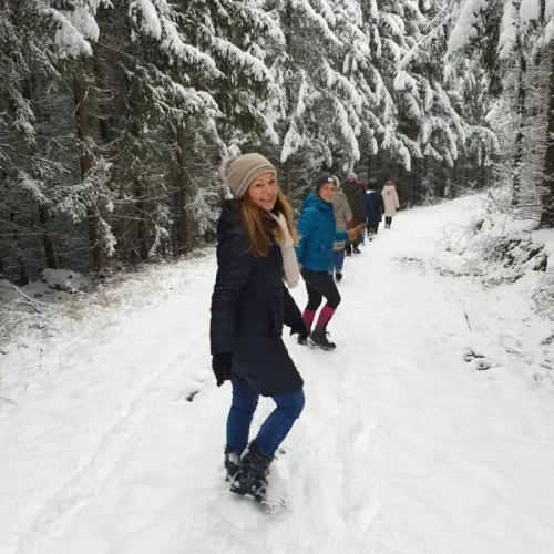 yoga-wandern-im-schnee